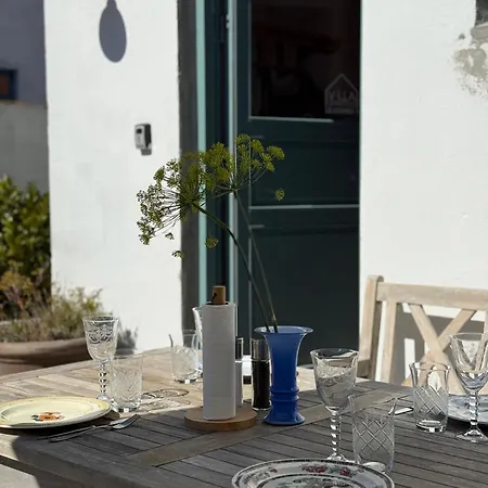 Cosy With Sea View In Sandvig Appartement